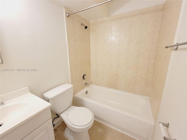 8040 N Colony Circle N 108, Tamarac, FL 33321