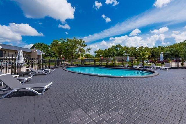 8040 N Colony Circle N 108, Tamarac, FL 33321