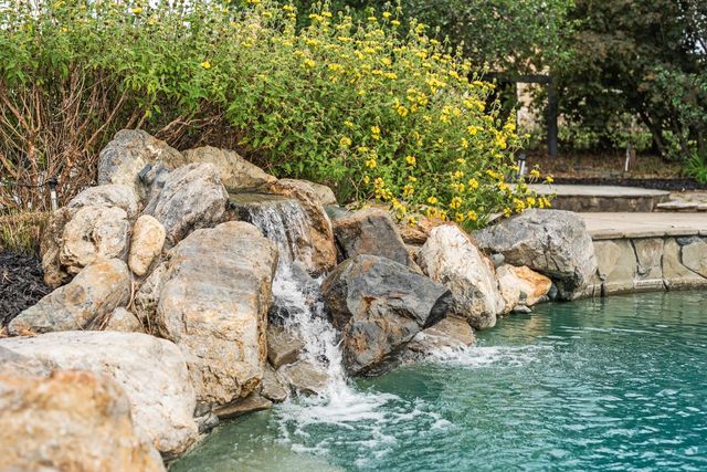 8315 Horseshoe Bar Rd, Loomis, CA 95650