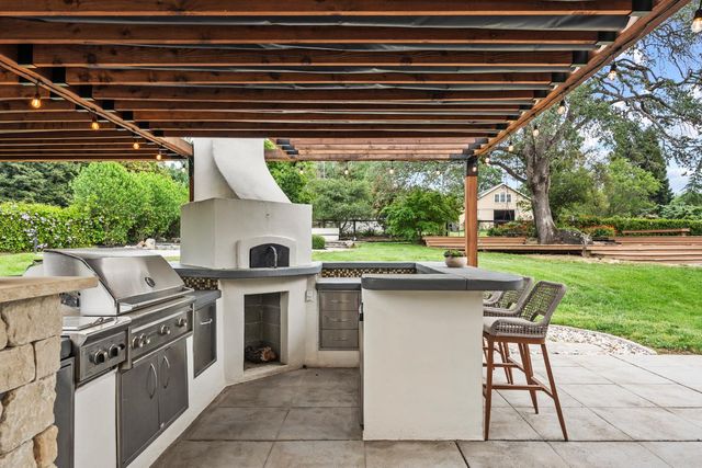 8315 Horseshoe Bar Rd, Loomis, CA 95650