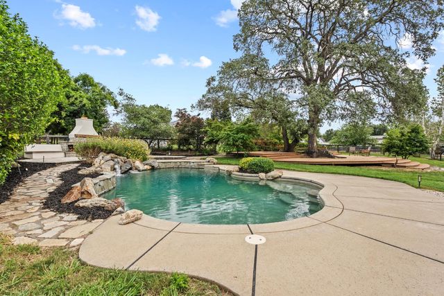 8315 Horseshoe Bar Rd, Loomis, CA 95650