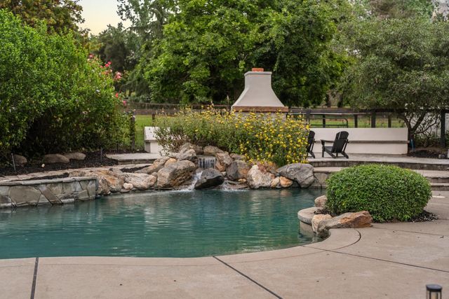 8315 Horseshoe Bar Rd, Loomis, CA 95650