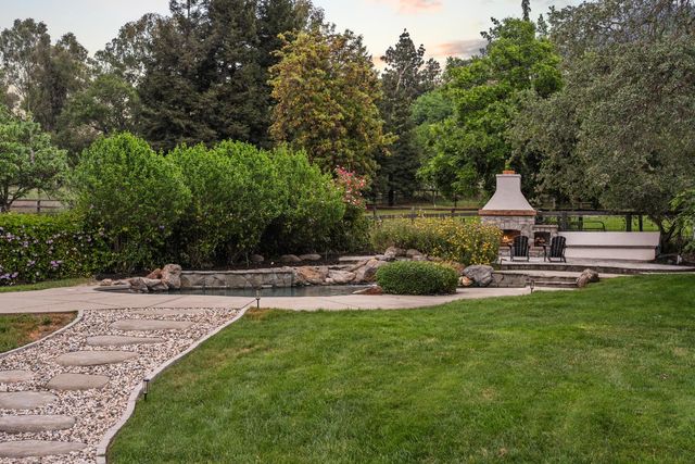 8315 Horseshoe Bar Rd, Loomis, CA 95650