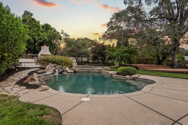 8315 Horseshoe Bar Rd, Loomis, CA 95650