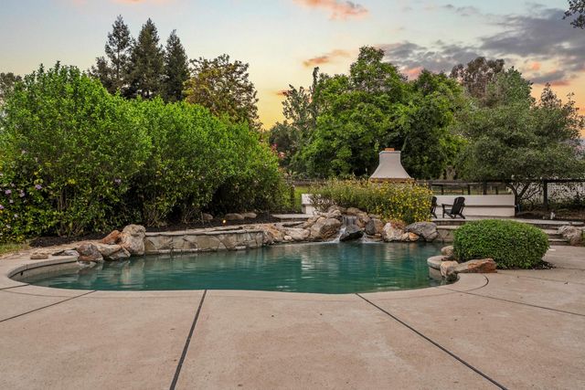 8315 Horseshoe Bar Rd, Loomis, CA 95650