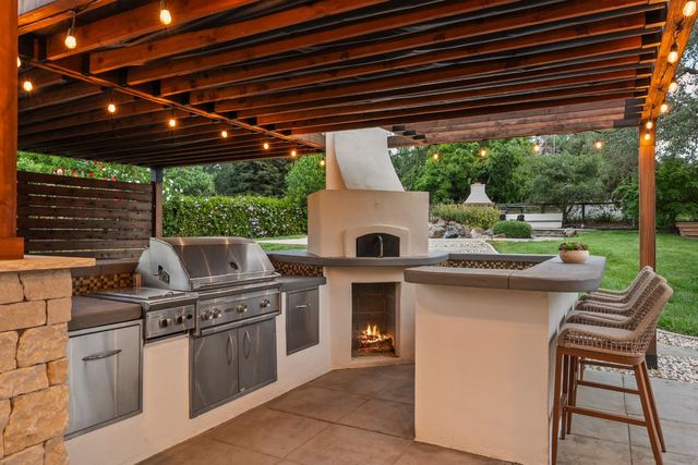 8315 Horseshoe Bar Rd, Loomis, CA 95650