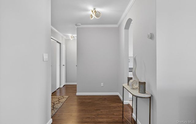 1 Toms Point Lane 17G, Port Washington, NY 11050