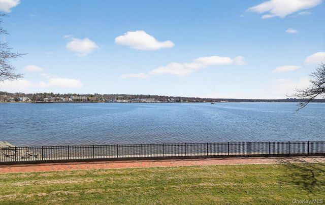 1 Toms Point Lane 17G, Port Washington, NY 11050