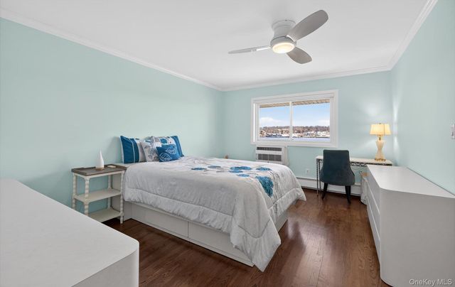 1 Toms Point Lane 17G, Port Washington, NY 11050