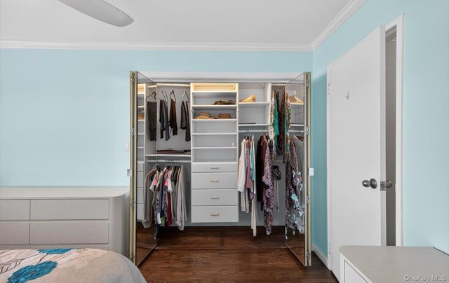 1 Toms Point Lane 17G, Port Washington, NY 11050