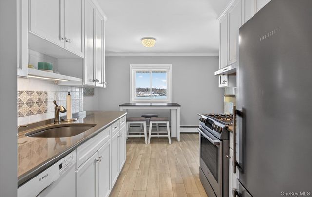 1 Toms Point Lane 17G, Port Washington, NY 11050