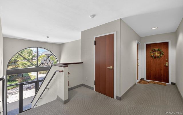 1 Toms Point Lane 17G, Port Washington, NY 11050