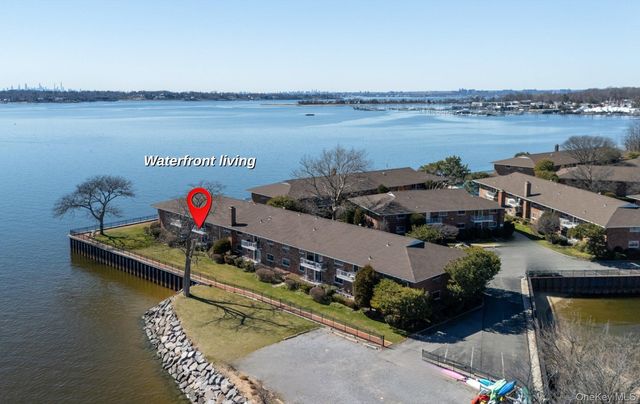 1 Toms Point Lane 17G, Port Washington, NY 11050