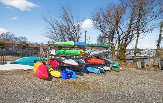 1 Toms Point Lane 17G, Port Washington, NY 11050