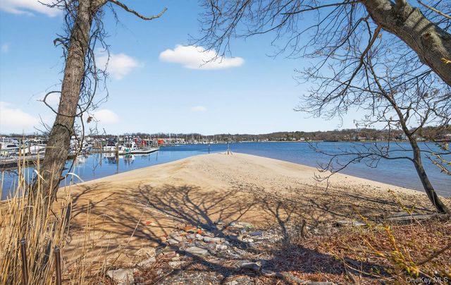 1 Toms Point Lane 17G, Port Washington, NY 11050