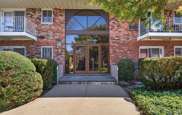 1 Toms Point Lane 17G, Port Washington, NY 11050