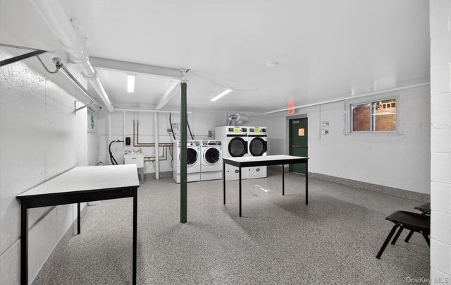 1 Toms Point Lane 17G, Port Washington, NY 11050