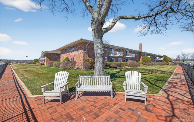 1 Toms Point Lane 17G, Port Washington, NY 11050