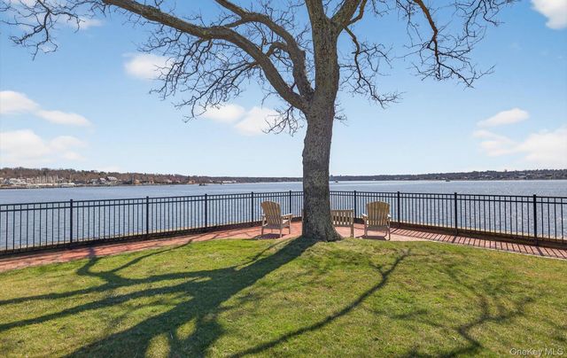 1 Toms Point Lane 17G, Port Washington, NY 11050