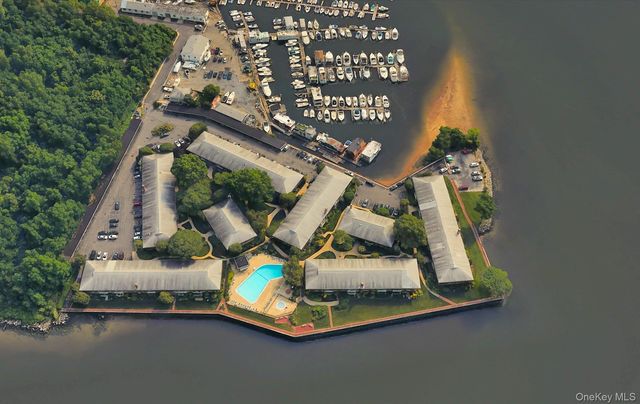 1 Toms Point Lane 17G, Port Washington, NY 11050