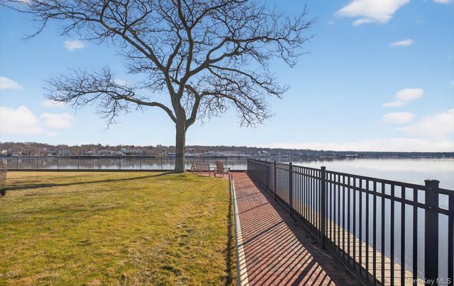 1 Toms Point Lane 17G, Port Washington, NY 11050