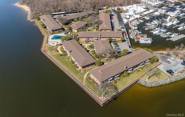 1 Toms Point Lane 17G, Port Washington, NY 11050