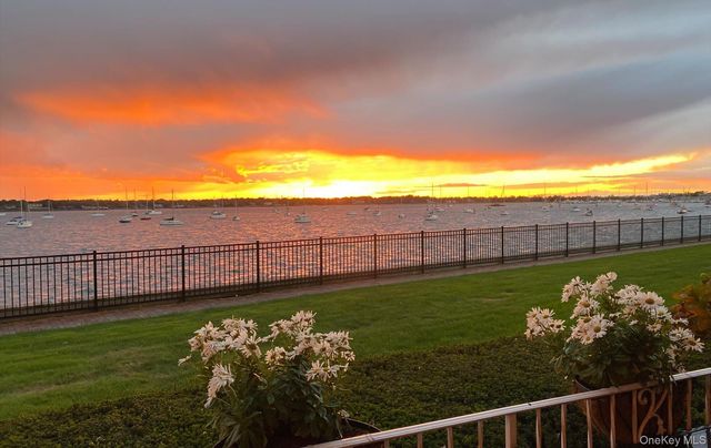 1 Toms Point Lane 17G, Port Washington, NY 11050