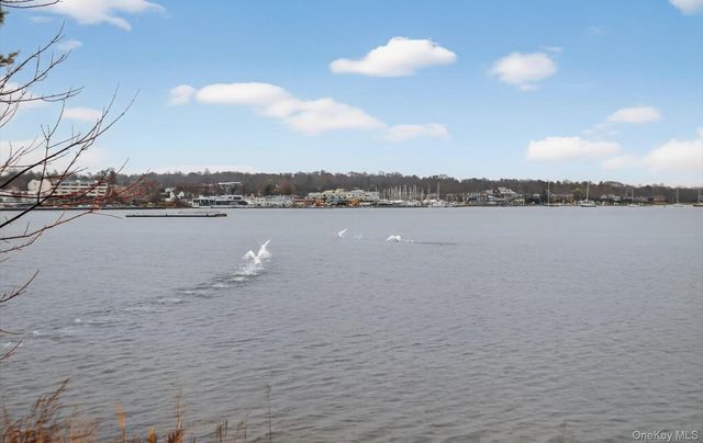 1 Toms Point Lane 17G, Port Washington, NY 11050