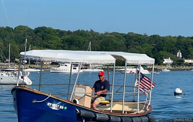 1 Toms Point Lane 17G, Port Washington, NY 11050