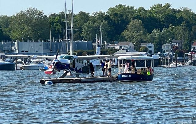 1 Toms Point Lane 17G, Port Washington, NY 11050