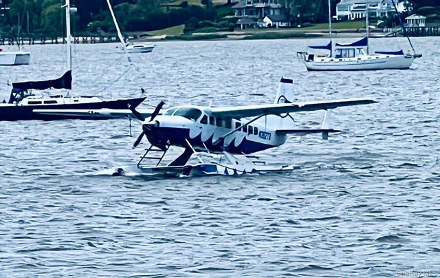 1 Toms Point Lane 17G, Port Washington, NY 11050