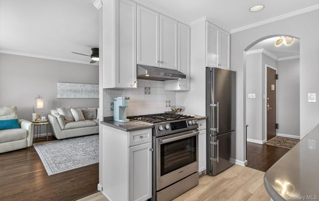 1 Toms Point Lane 17G, Port Washington, NY 11050