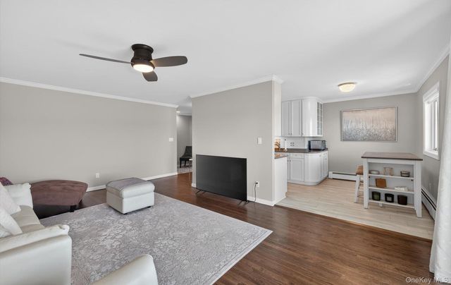 1 Toms Point Lane 17G, Port Washington, NY 11050