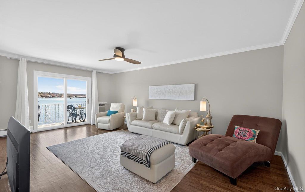 1 Toms Point Lane 17G, Port Washington, NY 11050