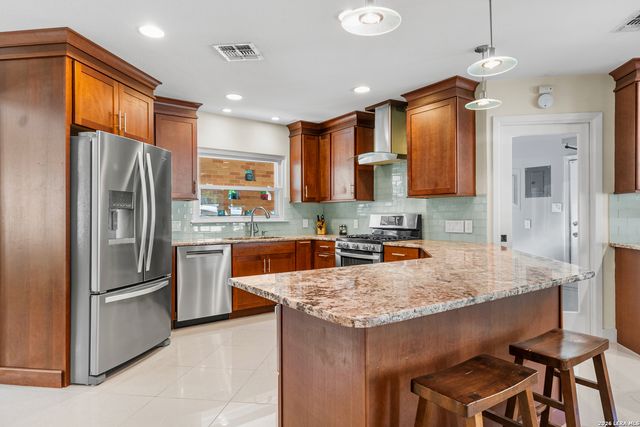 203 LARAMIE DR, San Antonio, TX 78209