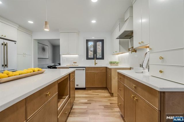 17-19 Berdan Avenue, Fair Lawn, NJ 07410