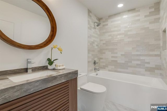 17-19 Berdan Avenue, Fair Lawn, NJ 07410