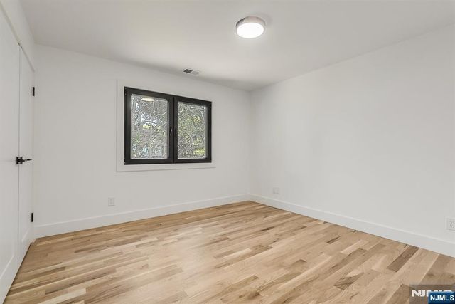17-19 Berdan Avenue, Fair Lawn, NJ 07410