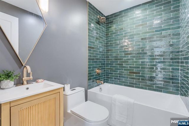 17-19 Berdan Avenue, Fair Lawn, NJ 07410