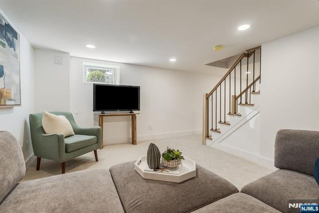17-19 Berdan Avenue, Fair Lawn, NJ 07410