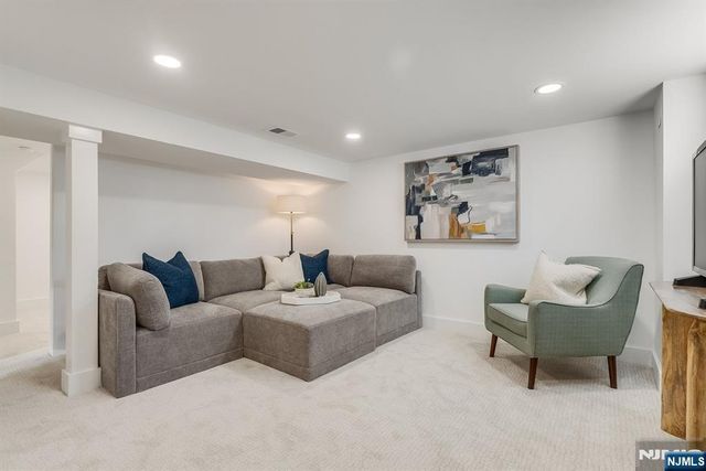 17-19 Berdan Avenue, Fair Lawn, NJ 07410