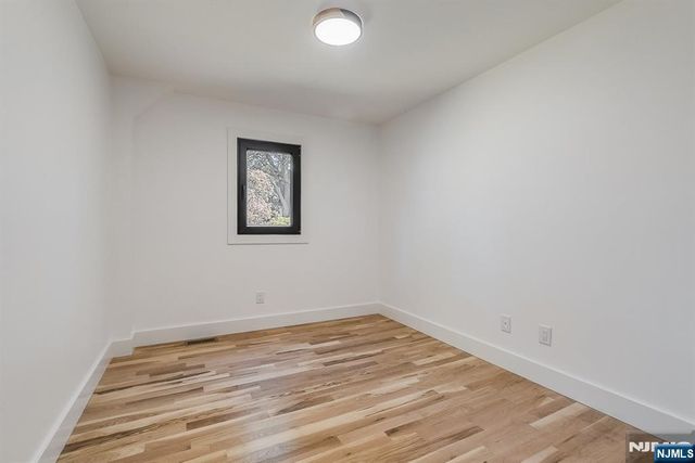 17-19 Berdan Avenue, Fair Lawn, NJ 07410