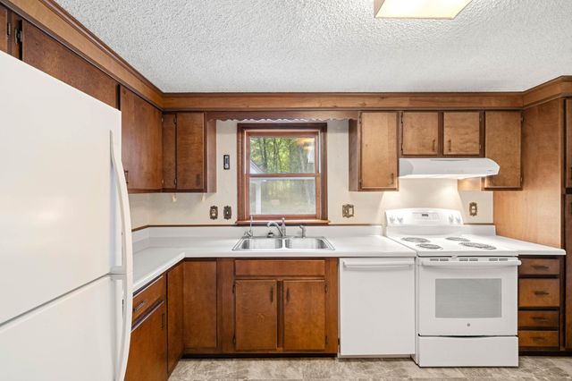 12 Woodcrest Drive, Hudson, NH 03051