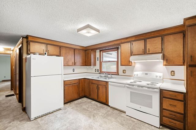 12 Woodcrest Drive, Hudson, NH 03051