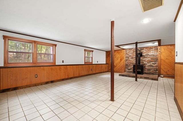 12 Woodcrest Drive, Hudson, NH 03051