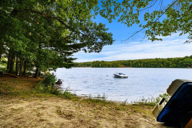 12 Woodcrest Drive, Hudson, NH 03051