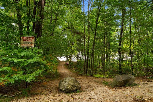 12 Woodcrest Drive, Hudson, NH 03051
