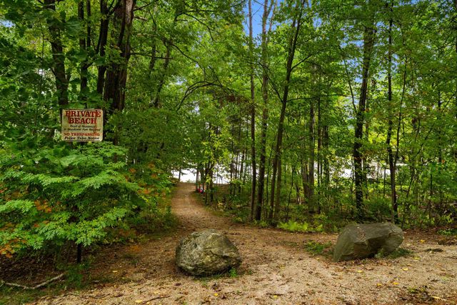 12 Woodcrest Drive, Hudson, NH 03051