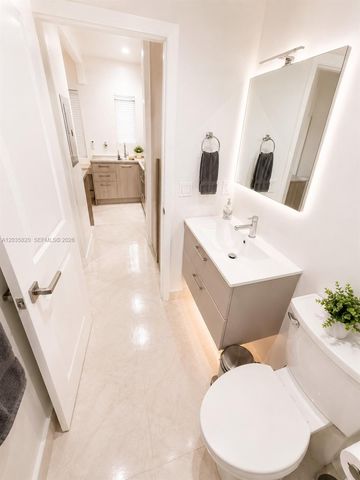 245 NE 33rd St 104, Miami, FL 33137