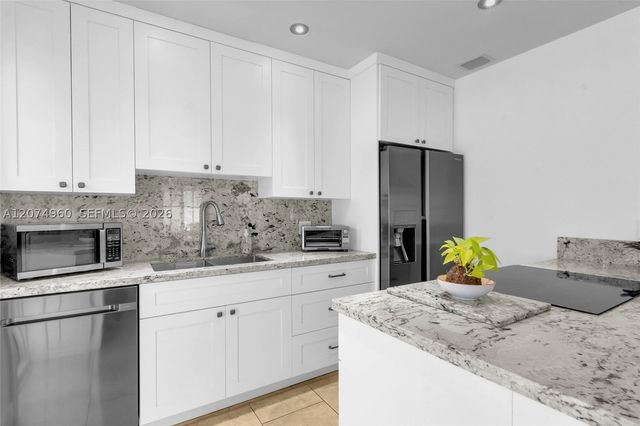 6387 SW 42nd St, South Miami, FL 33155